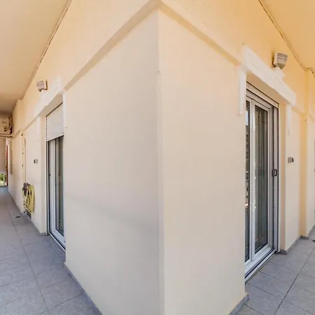 Διαμέρισμα Ray Near The Town Centre *